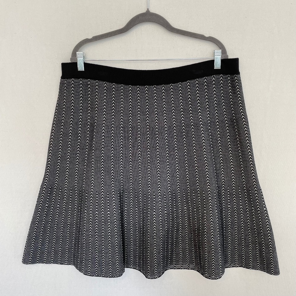 RACHEL ROY Women’s Size 2X Black & White Striped A-line Knit Sweater Skirt